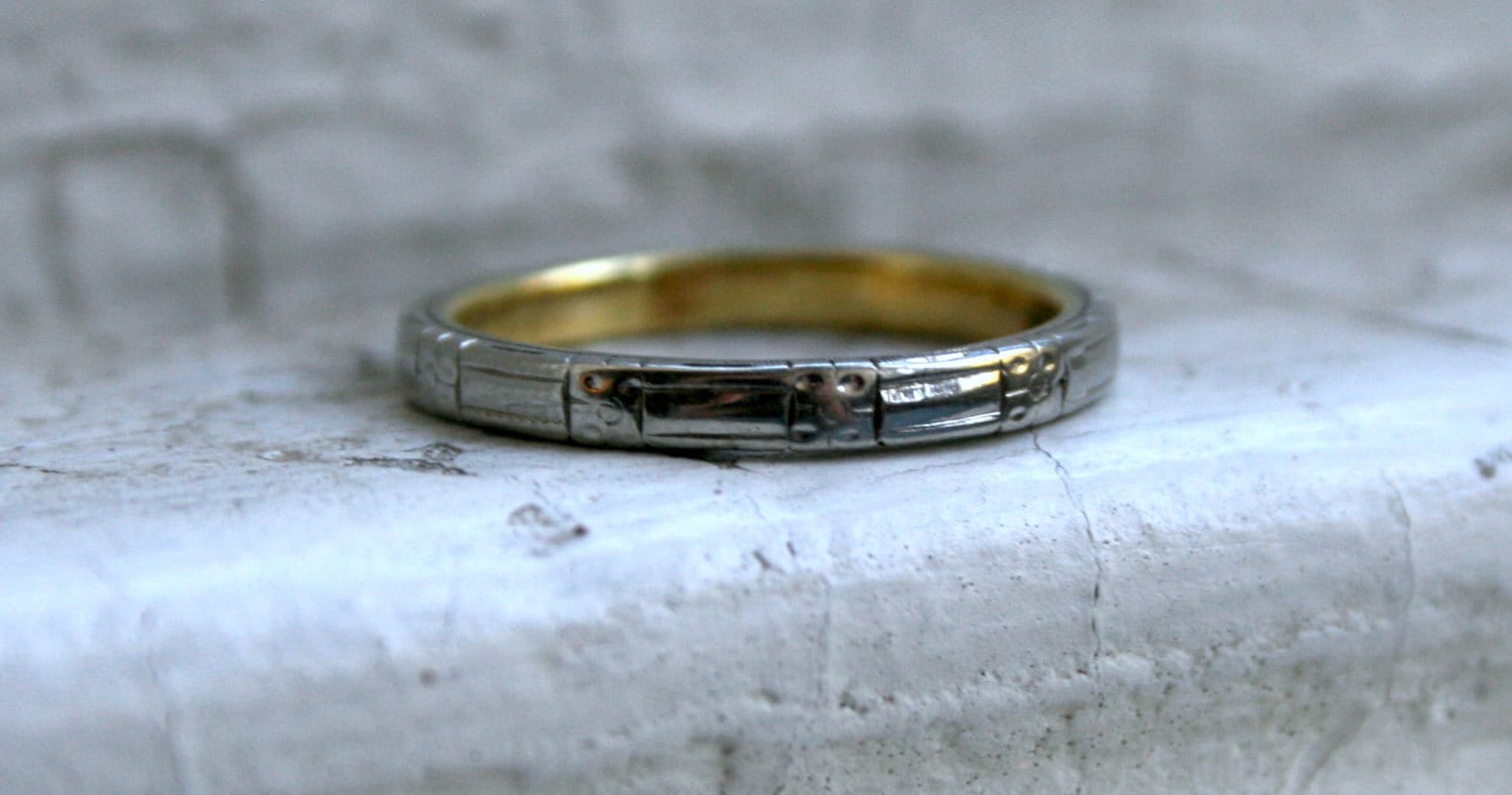 Pretty Vintage Floral 18K White and Yellow Gold Wedding Band.