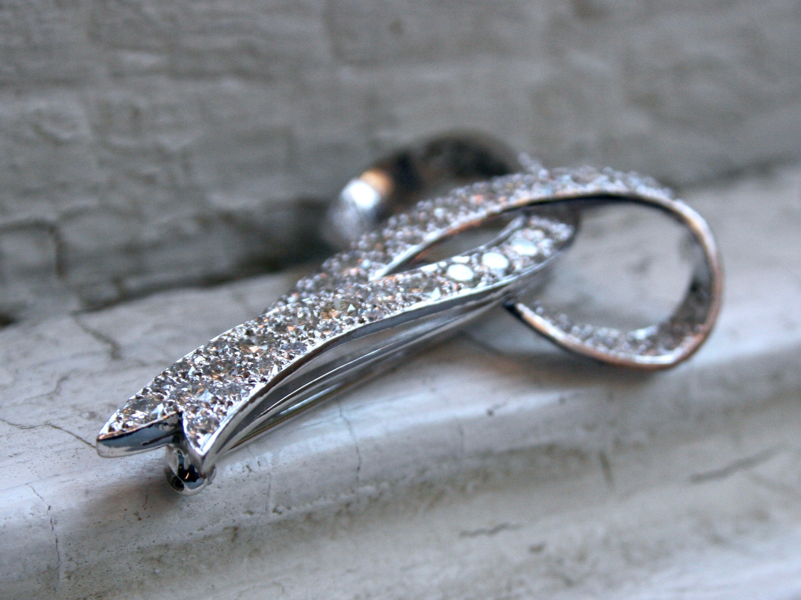 Large Amazing Retro Diamond Bow Pin/Pendant - 10.05ct.