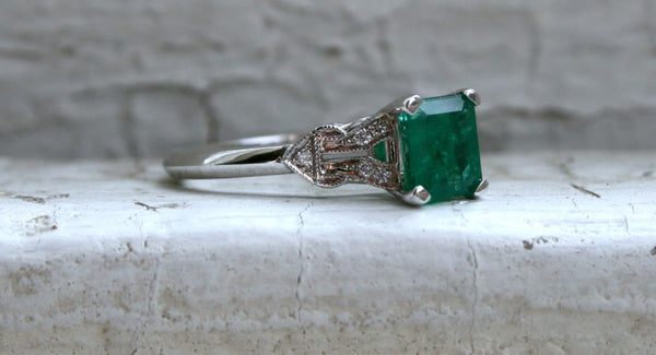 Vintage Inspired 18K White Gold Diamond and Emerald Engagement Ring Wedding Ring.
