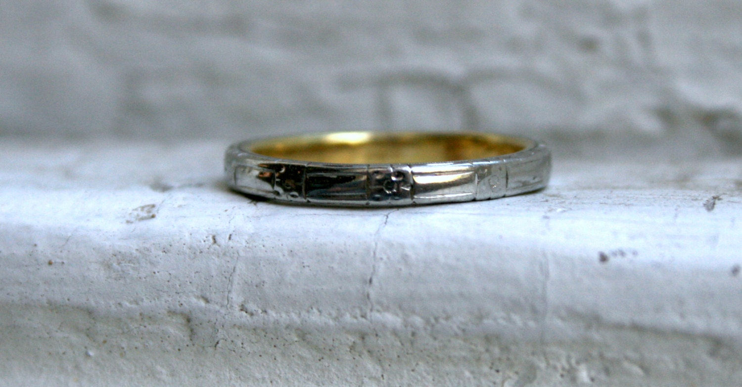 Pretty Vintage Floral 18K White and Yellow Gold Wedding Band.