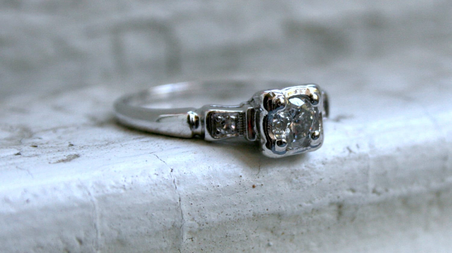 Beautiful Art Deco Platinum Three Stone Diamond Engagement Ring - 0.39ct