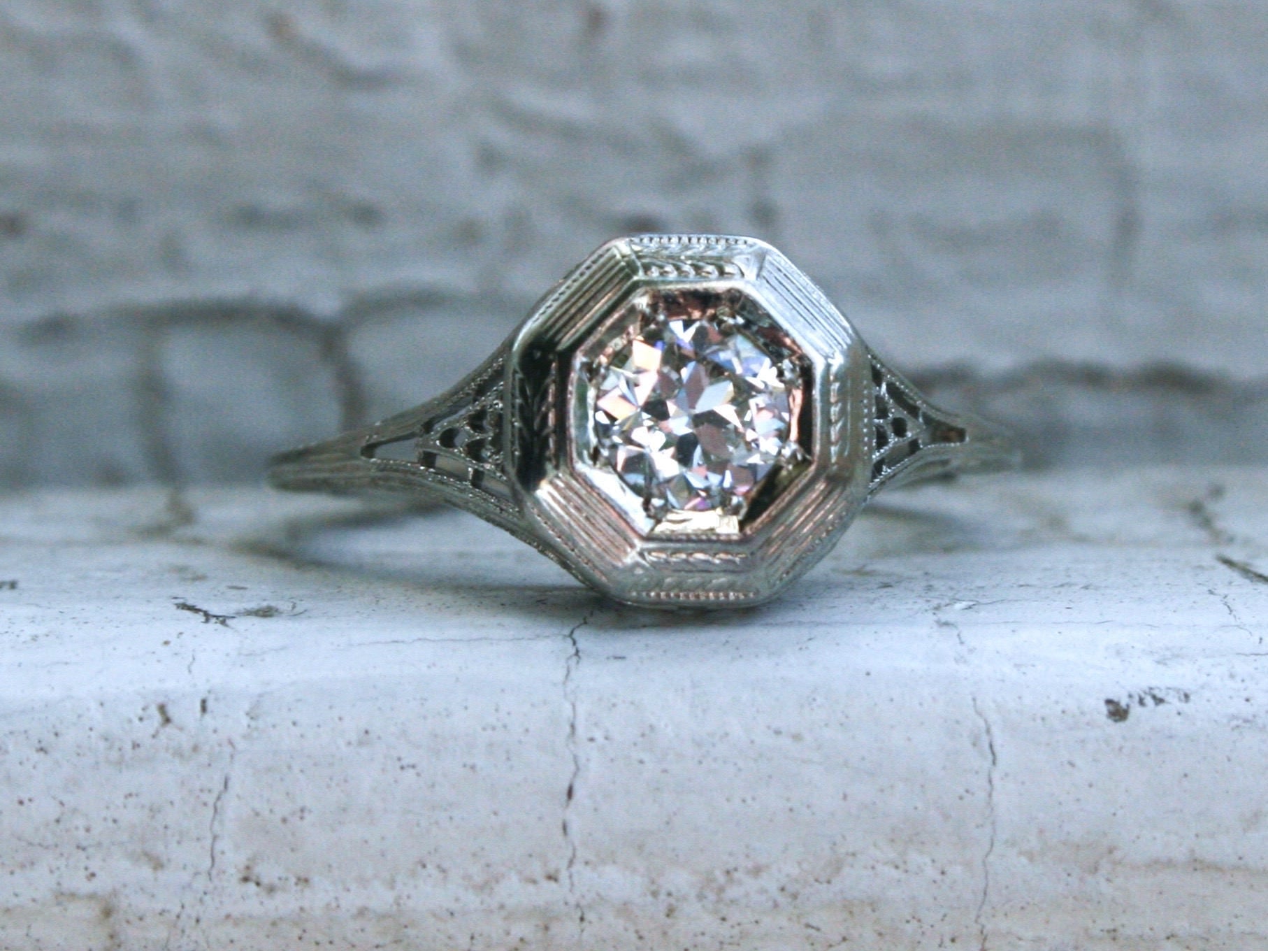 Vintage Filigree 18K White Gold Solitaire Diamond Engagement Ring - 0.40ct.