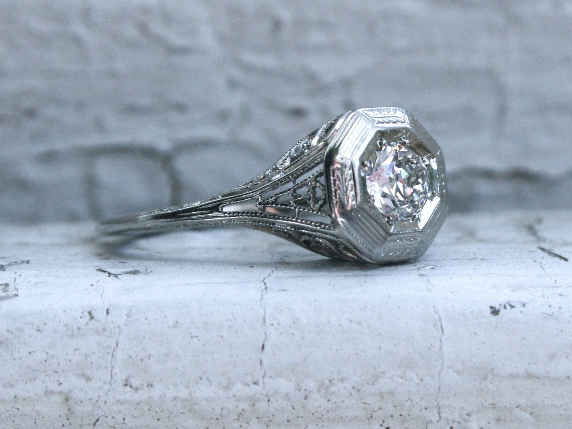 Vintage Filigree 18K White Gold Solitaire Diamond Engagement Ring - 0.40ct.