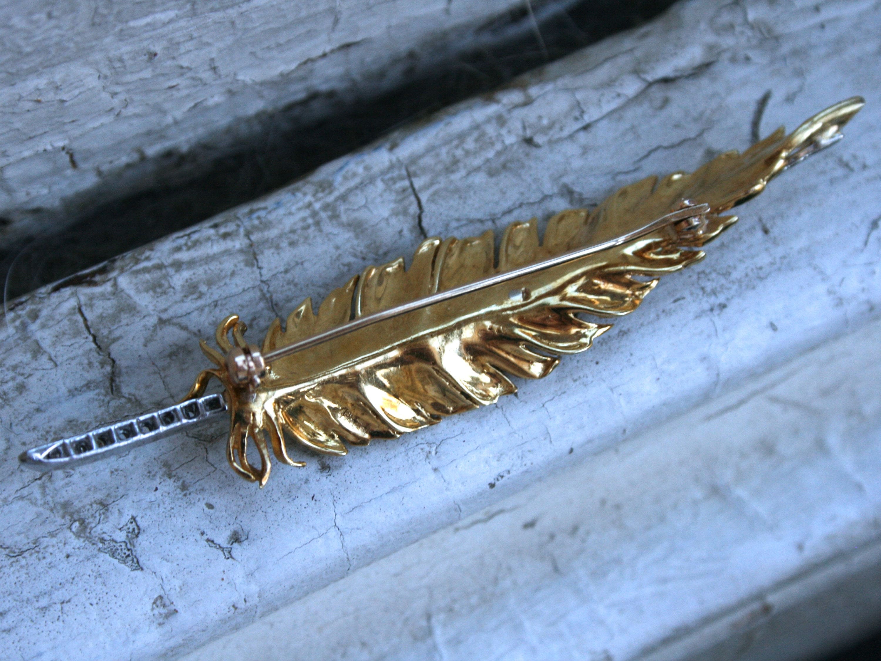 Gorgeous 18K Yellow Gold Diamond Feather Pin/Pendant - 0.42ct.