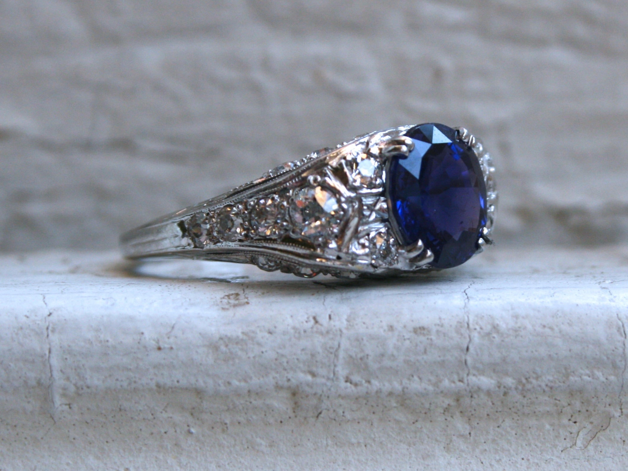 Stunning Platinum Diamond and Unheated Sapphire Engagement Ring with AGL certificate- 4.50ct.