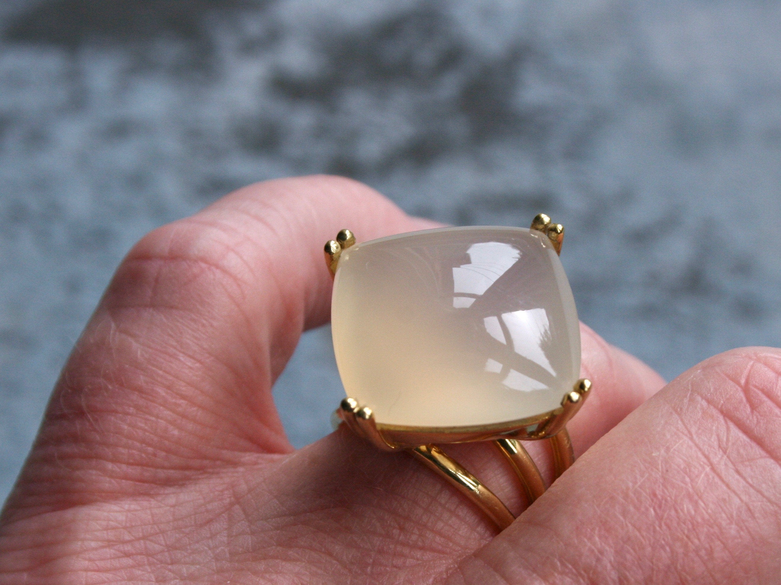 Gorgeous 18K Yellow Gold Lemon Chalcedony Ring Solitaire Ring Engagement Ring - 75ct