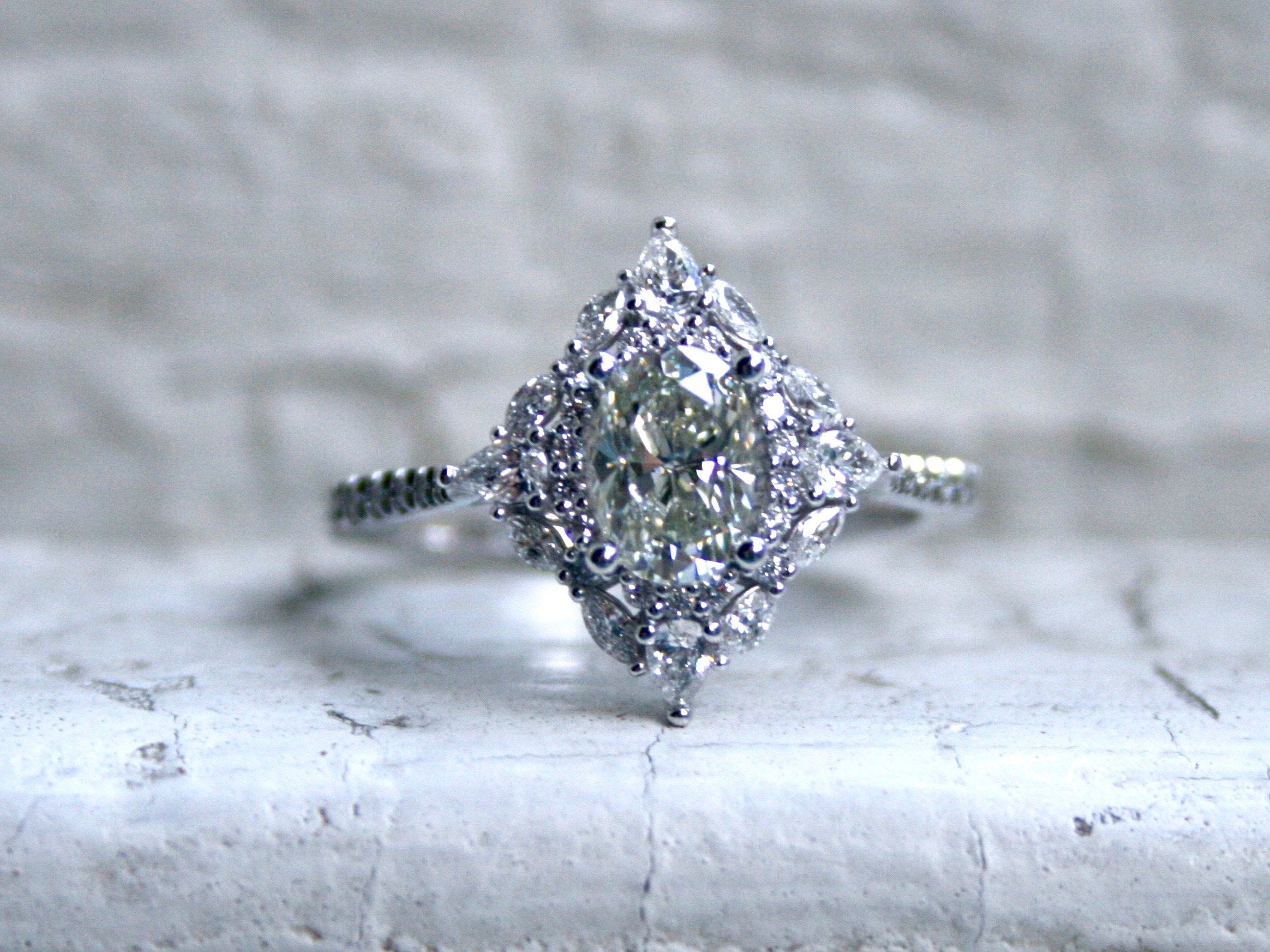 Stunning 14K White Gold Halo Oval Diamond Cluster Ring Engagement Ring Set - 1.75ct.