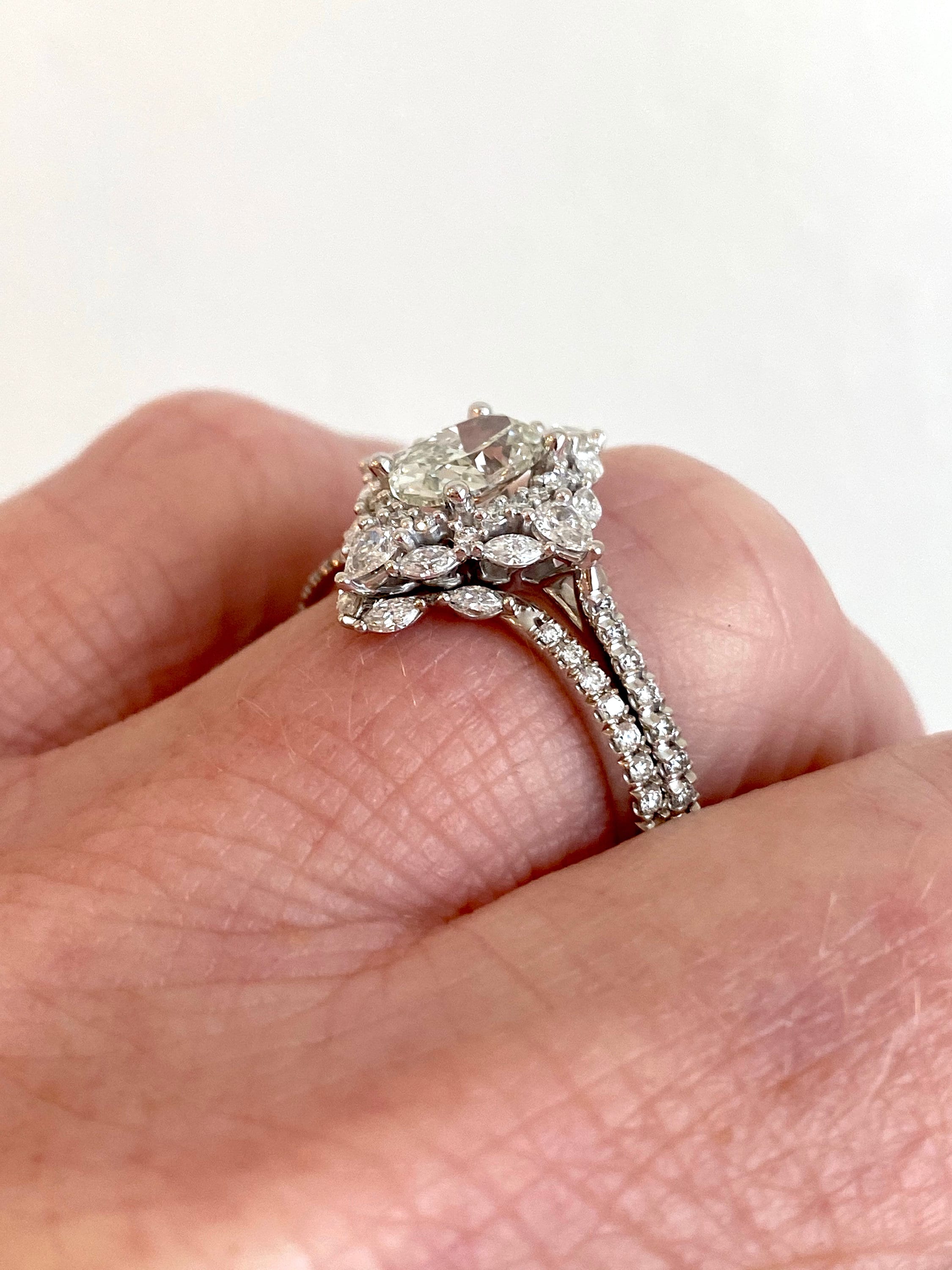 Stunning 14K White Gold Halo Oval Diamond Cluster Ring Engagement Ring Set - 1.75ct.