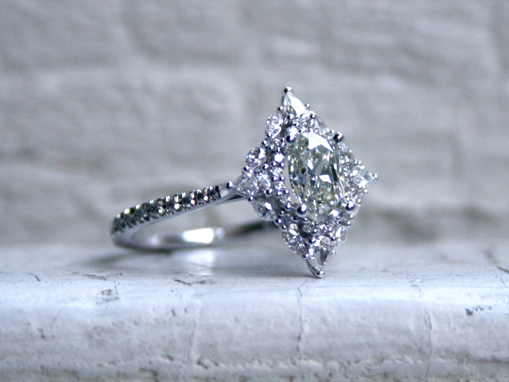 Stunning 14K White Gold Halo Oval Diamond Cluster Ring Engagement Ring Set - 1.75ct.