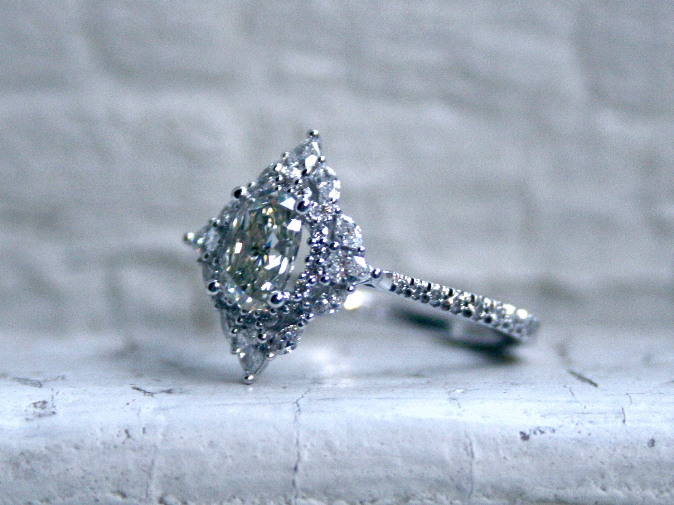 Stunning 14K White Gold Halo Oval Diamond Cluster Ring Engagement Ring Set - 1.75ct.