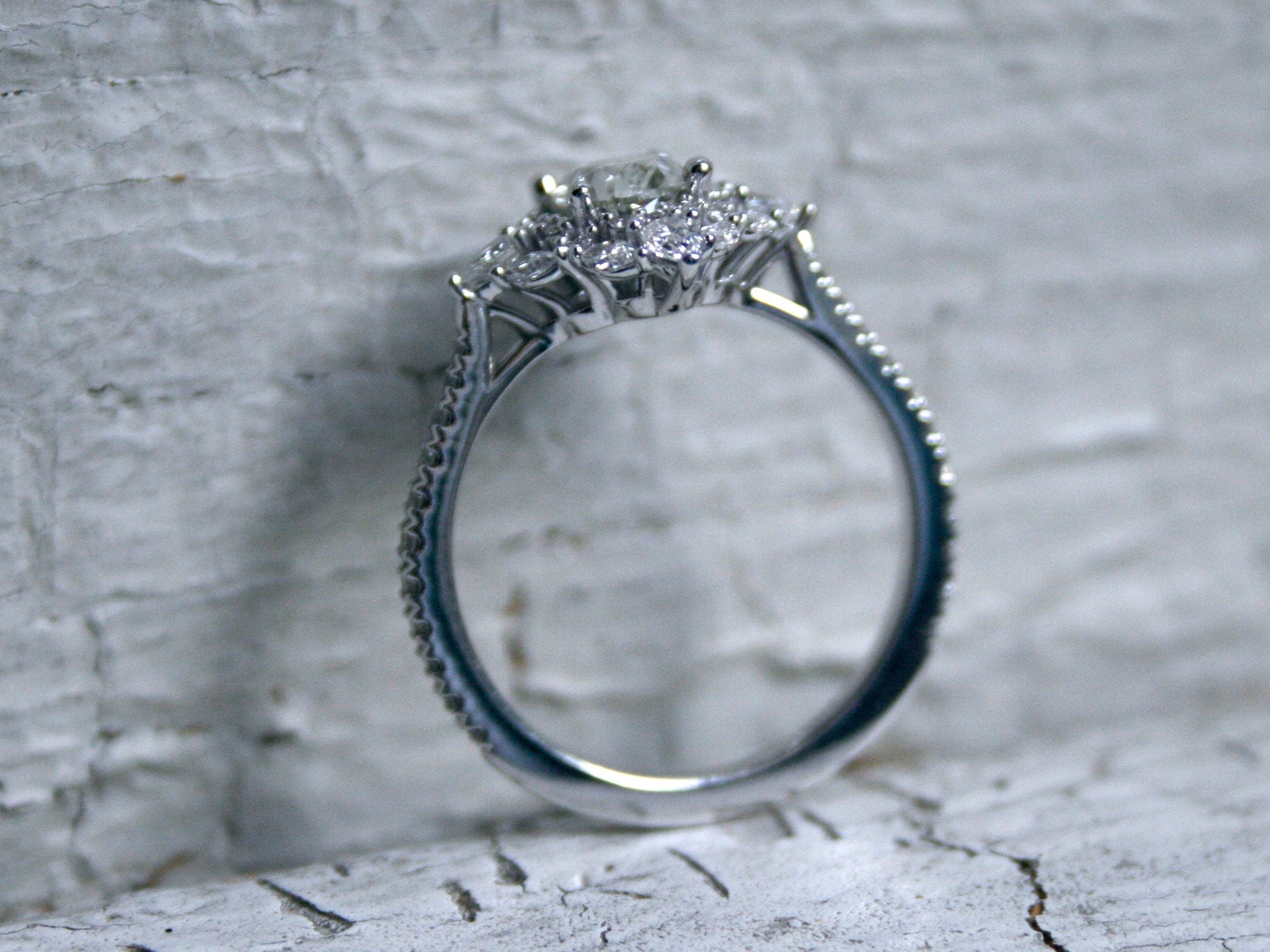 Stunning 14K White Gold Halo Oval Diamond Cluster Ring Engagement Ring Set - 1.75ct.