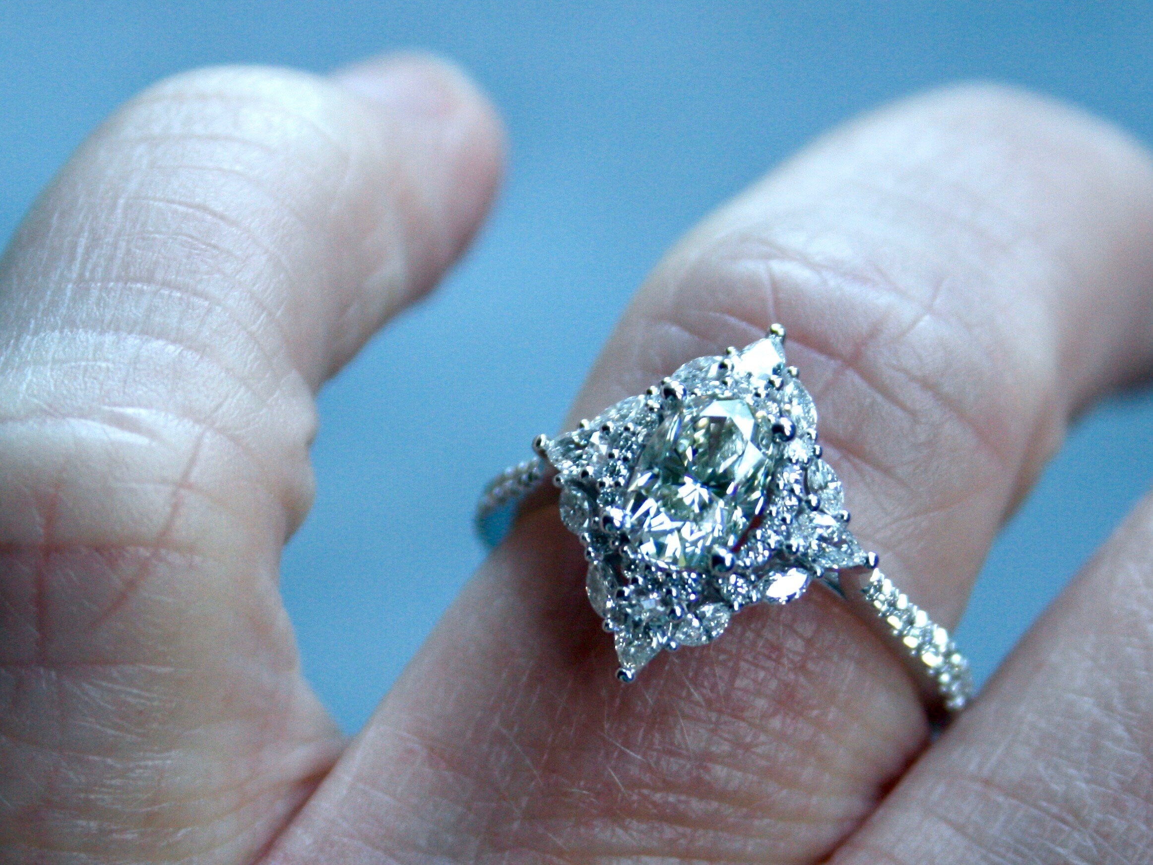 Stunning 14K White Gold Halo Oval Diamond Cluster Ring Engagement Ring Set - 1.75ct.