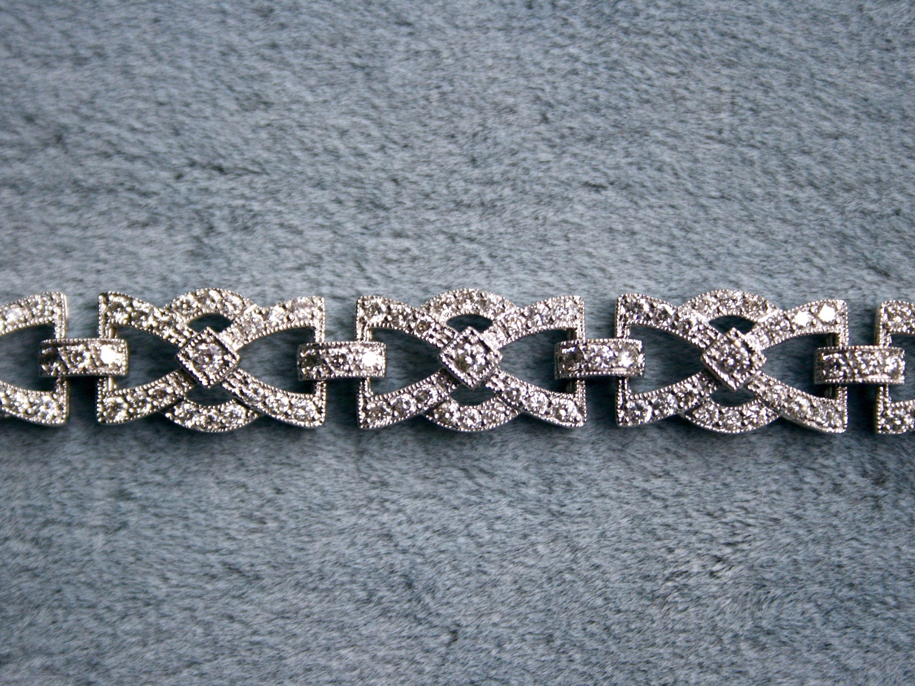 Gorgeous Sparkly 18K White Gold Diamond Fancy Bracelet - 2.87ct.