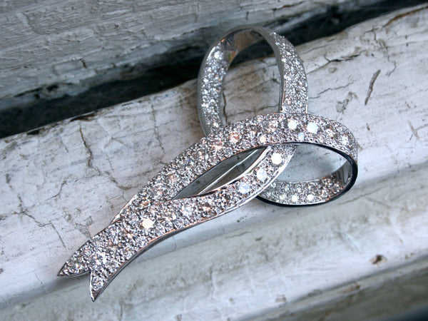 Retro Diamond Bow Pin – 18K White Gold, 10.05ct Diamond Pendant
