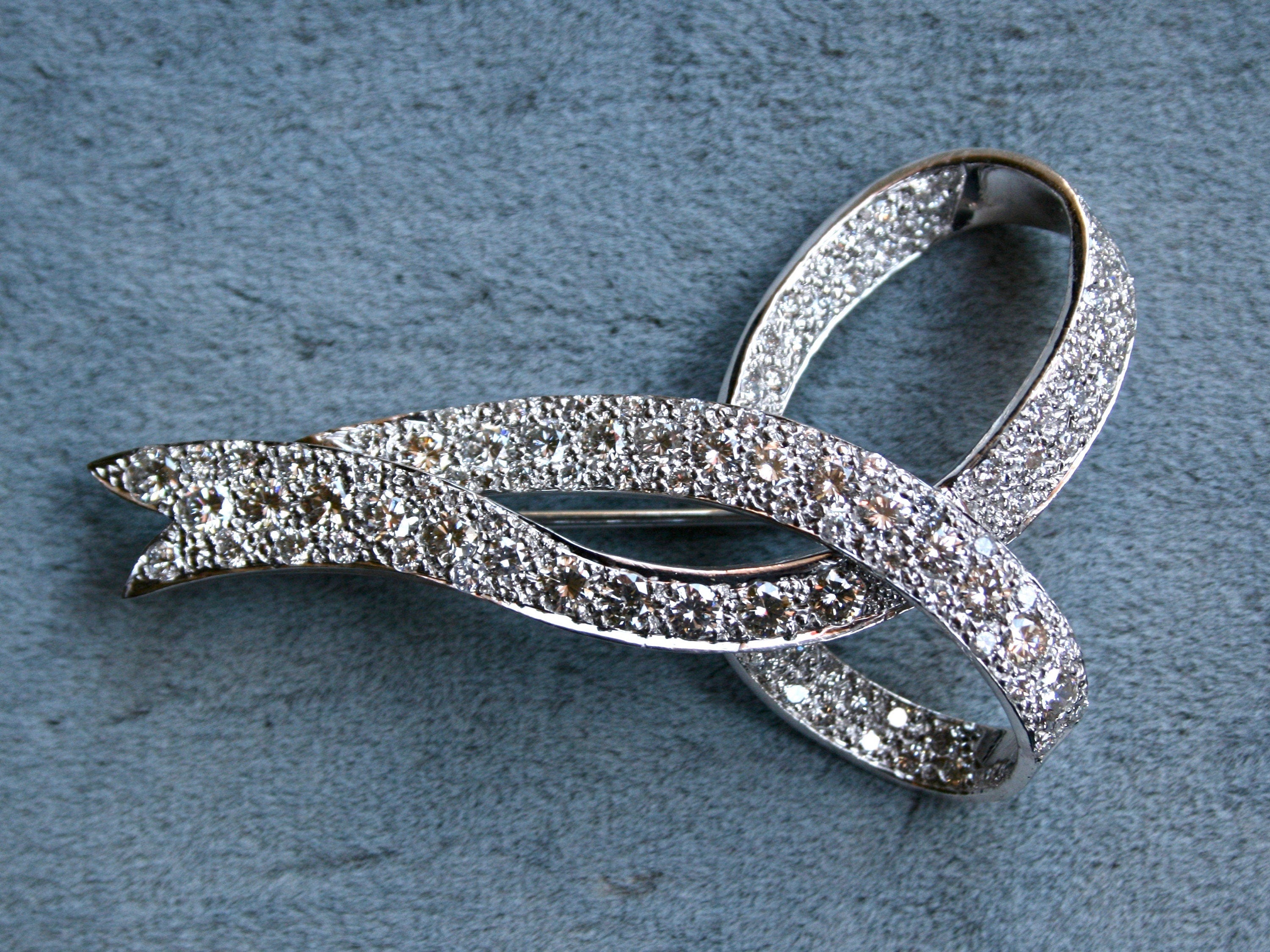 Large Amazing Retro Diamond Bow Pin/Pendant - 10.05ct.