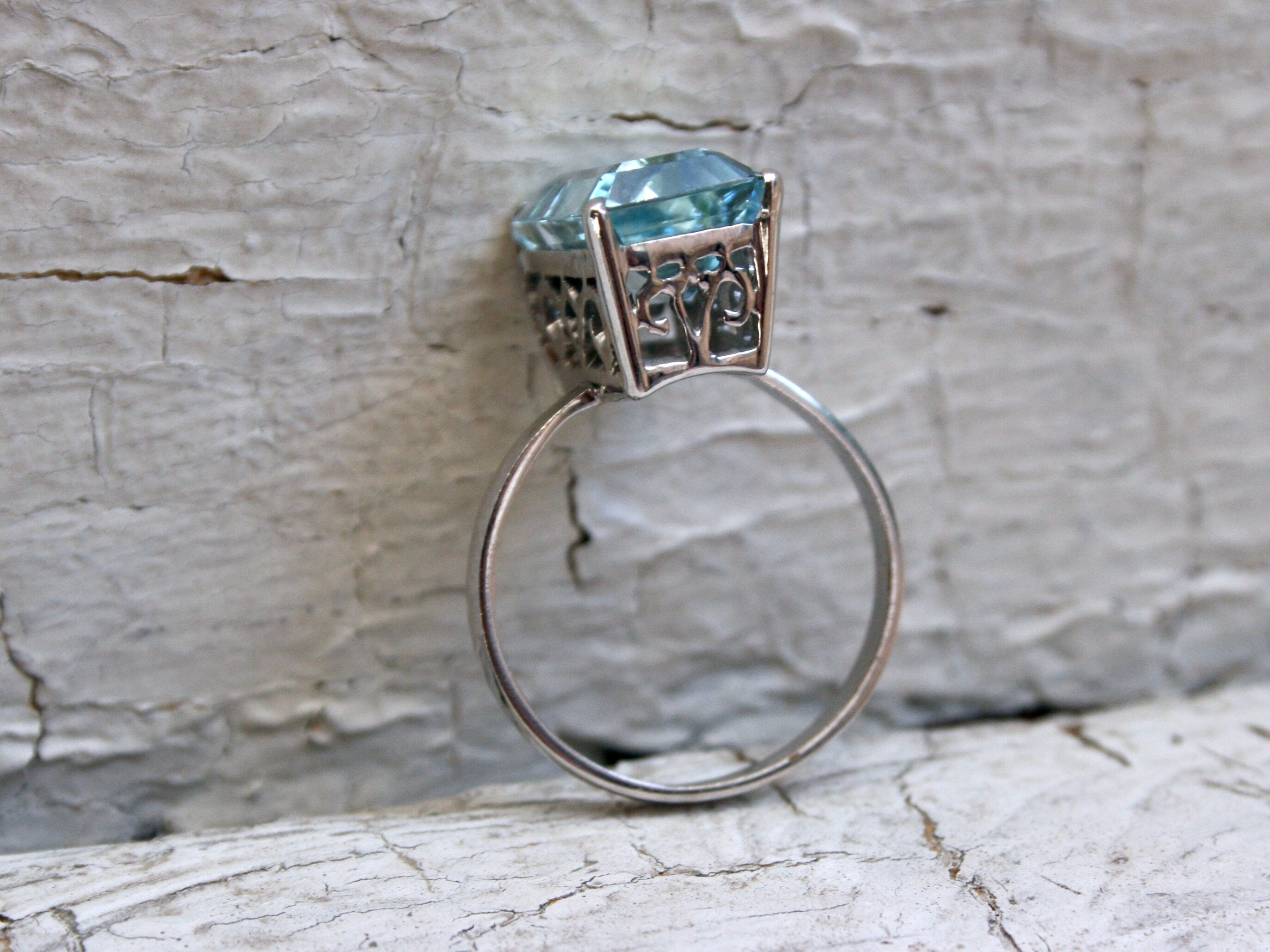 Vintage Aquamarine Solitaire Ring Engagement Ring in 18K White Gold - 6.00ct.
