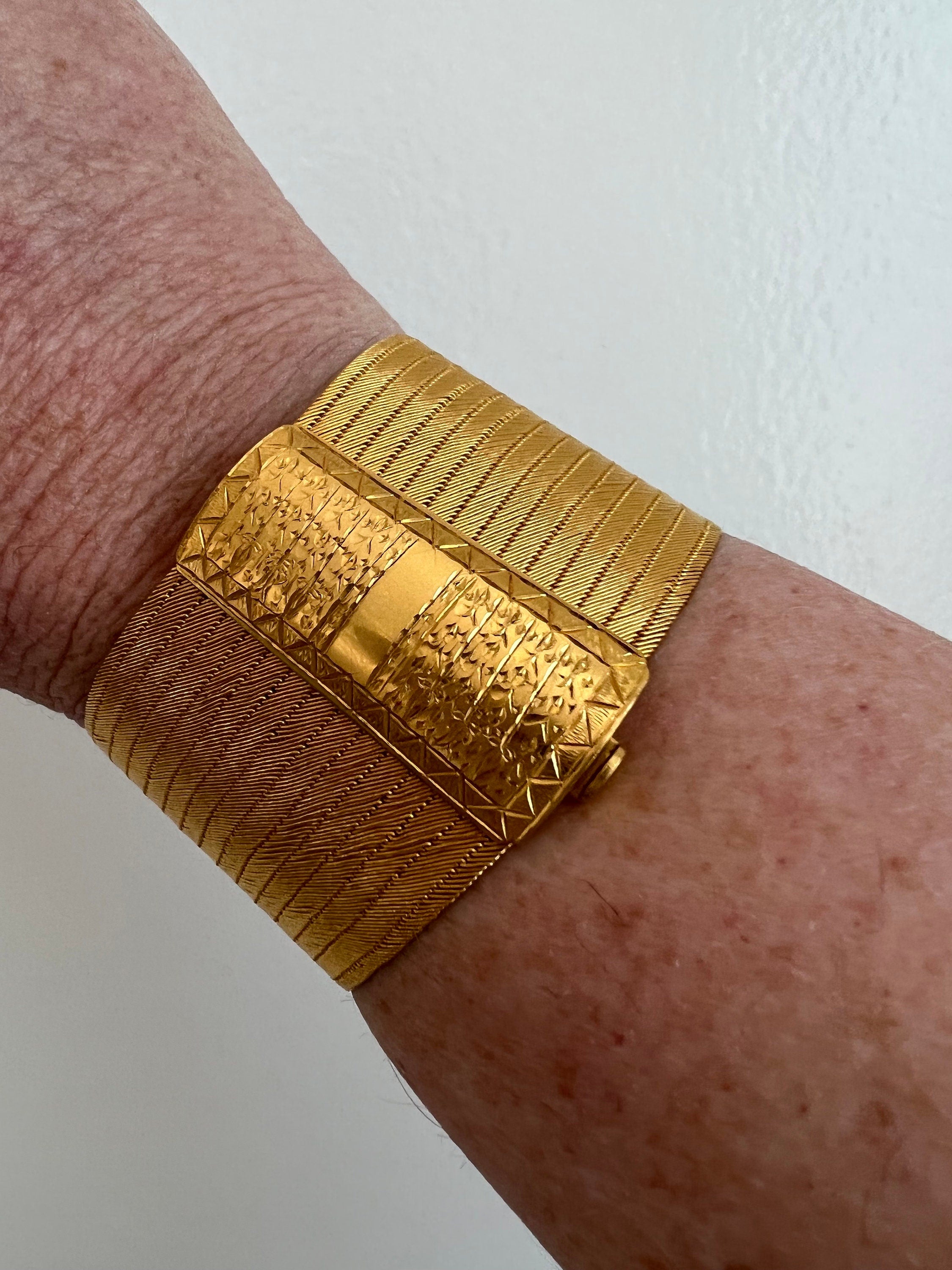 Gorgeous Vintage Pair of 22K Yellow Gold Ribbon Bracelets.