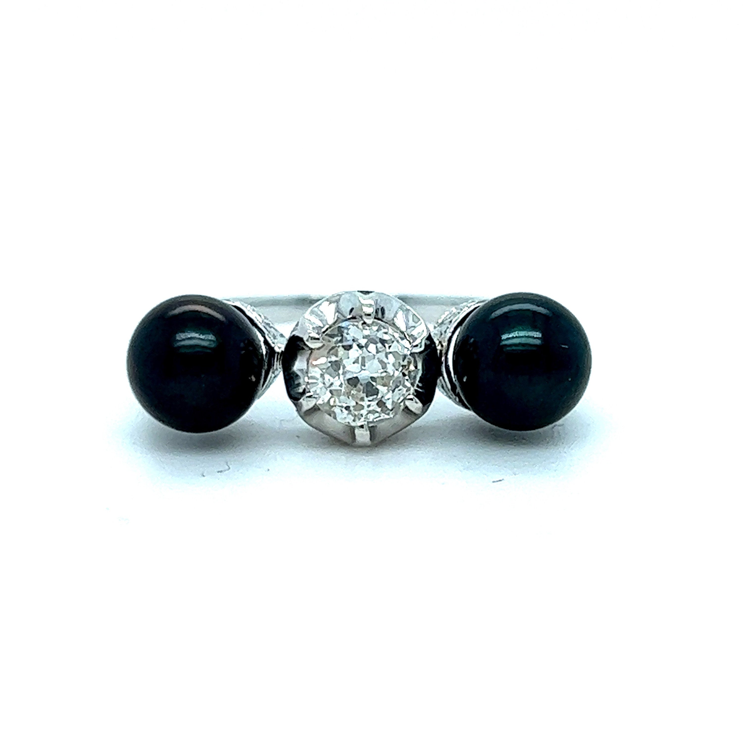 Beautiful Vintage 14K White Gold Black Pearl and Diamond Ring - 0.50ct.