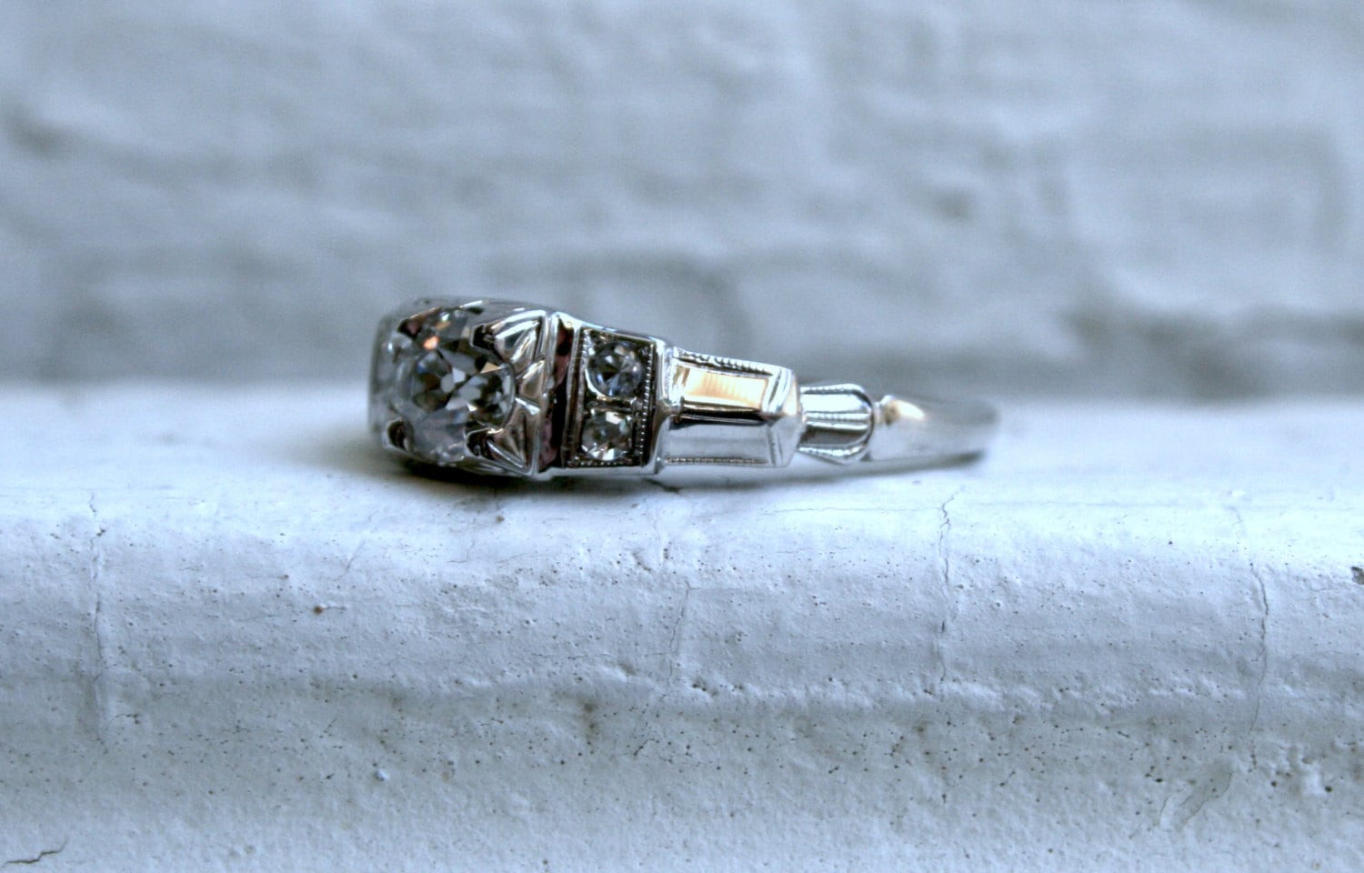 Vintage Art Deco 18K White Gold Diamond Engagement Ring - 0.59ct.
