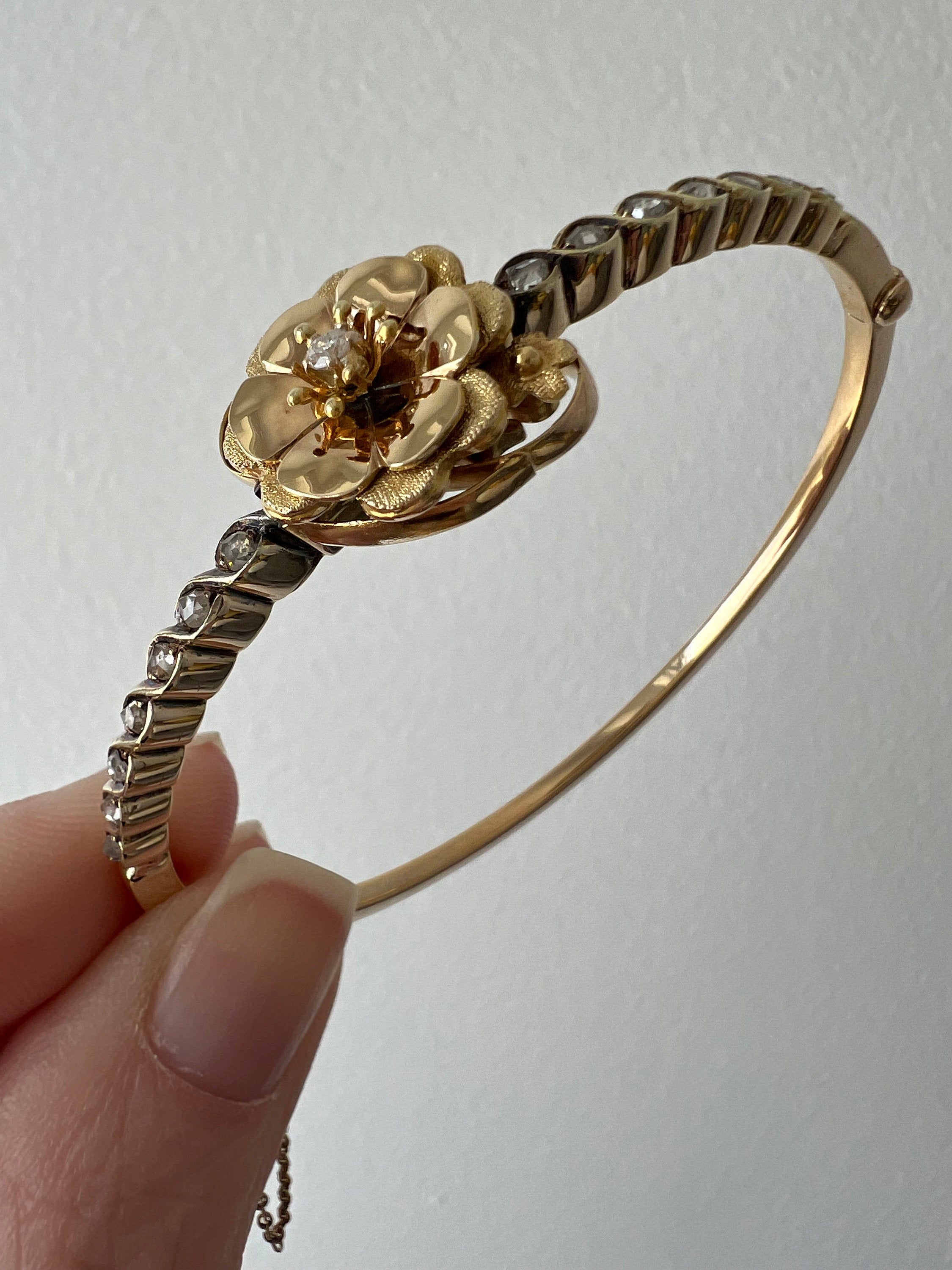 Stunning French Antique Diamond 18K Yellow Gold Hinged Floral Bangle Bracelet.