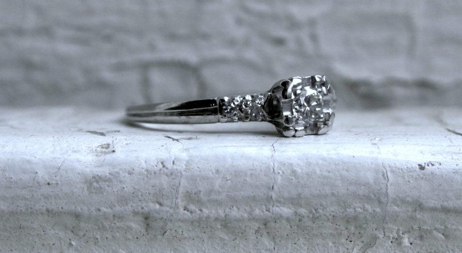 Lovely Classic Vintage Platinum Diamond Engagement Ring - 0.28ct.