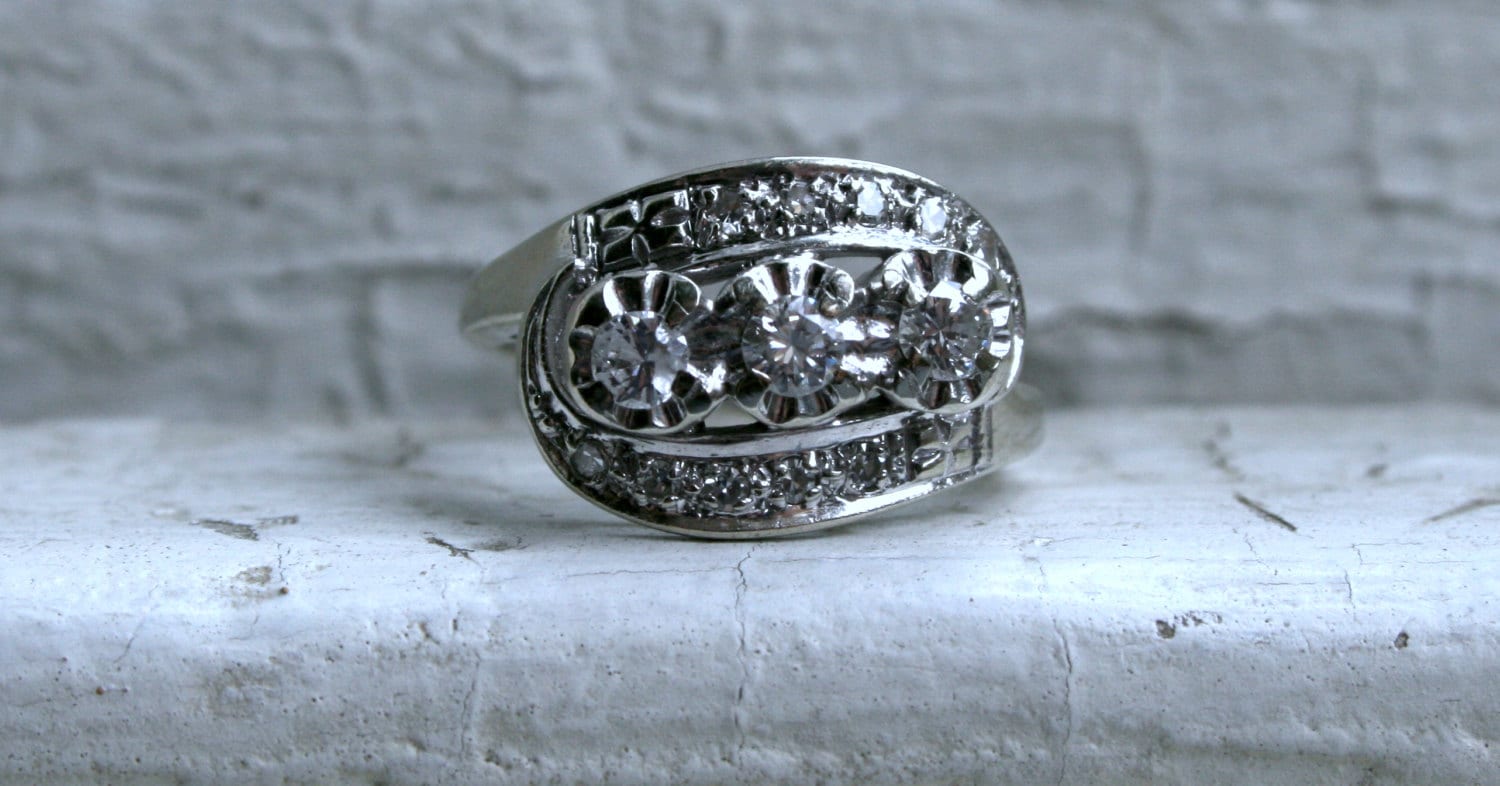Wonderful Vintage 14K White Gold Diamond Three Stone Stone Ring - 0.50ct.