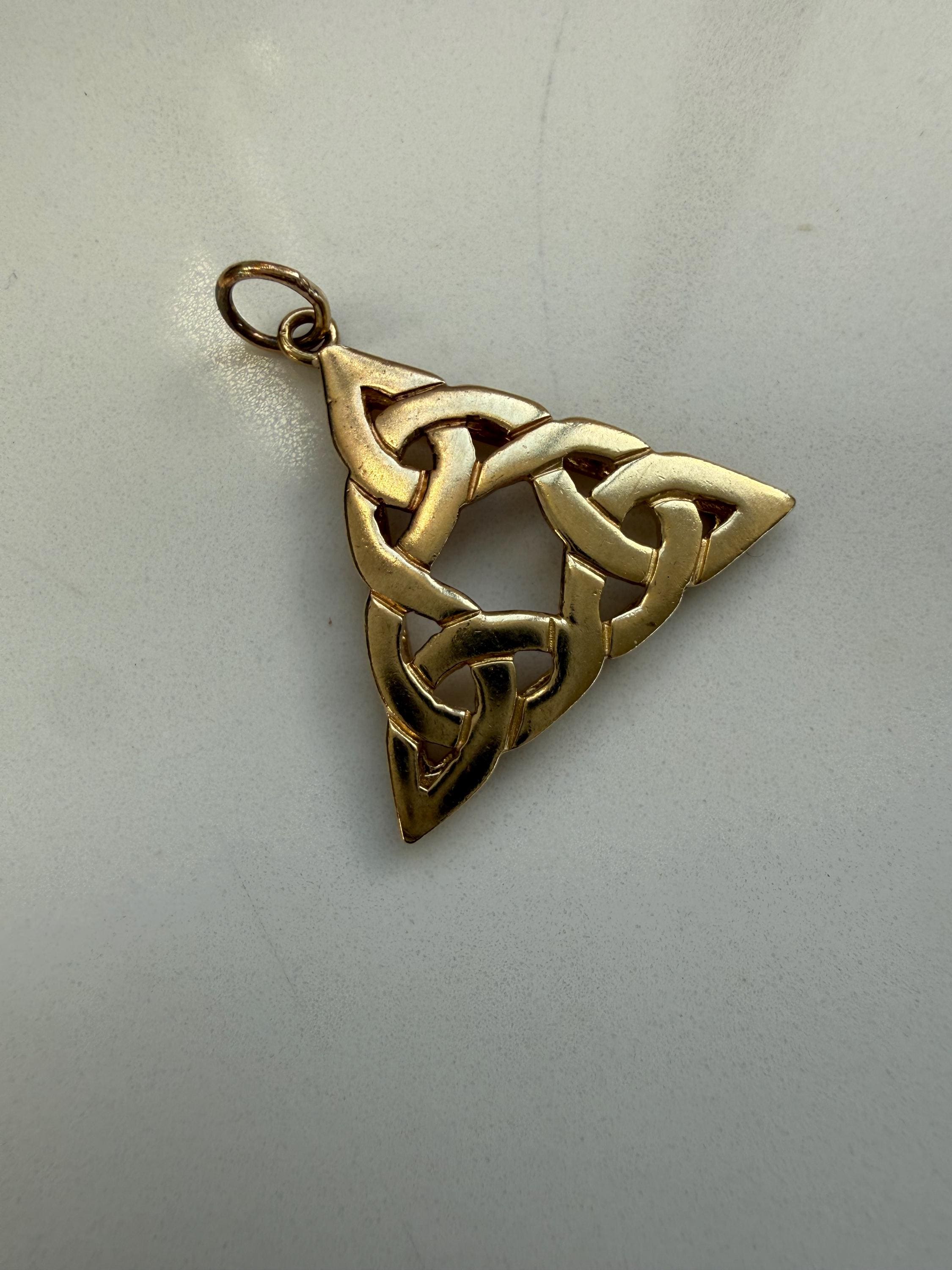 Vintage 14K Yellow Gold Celtic Trinity Knot Charm Triquetra.