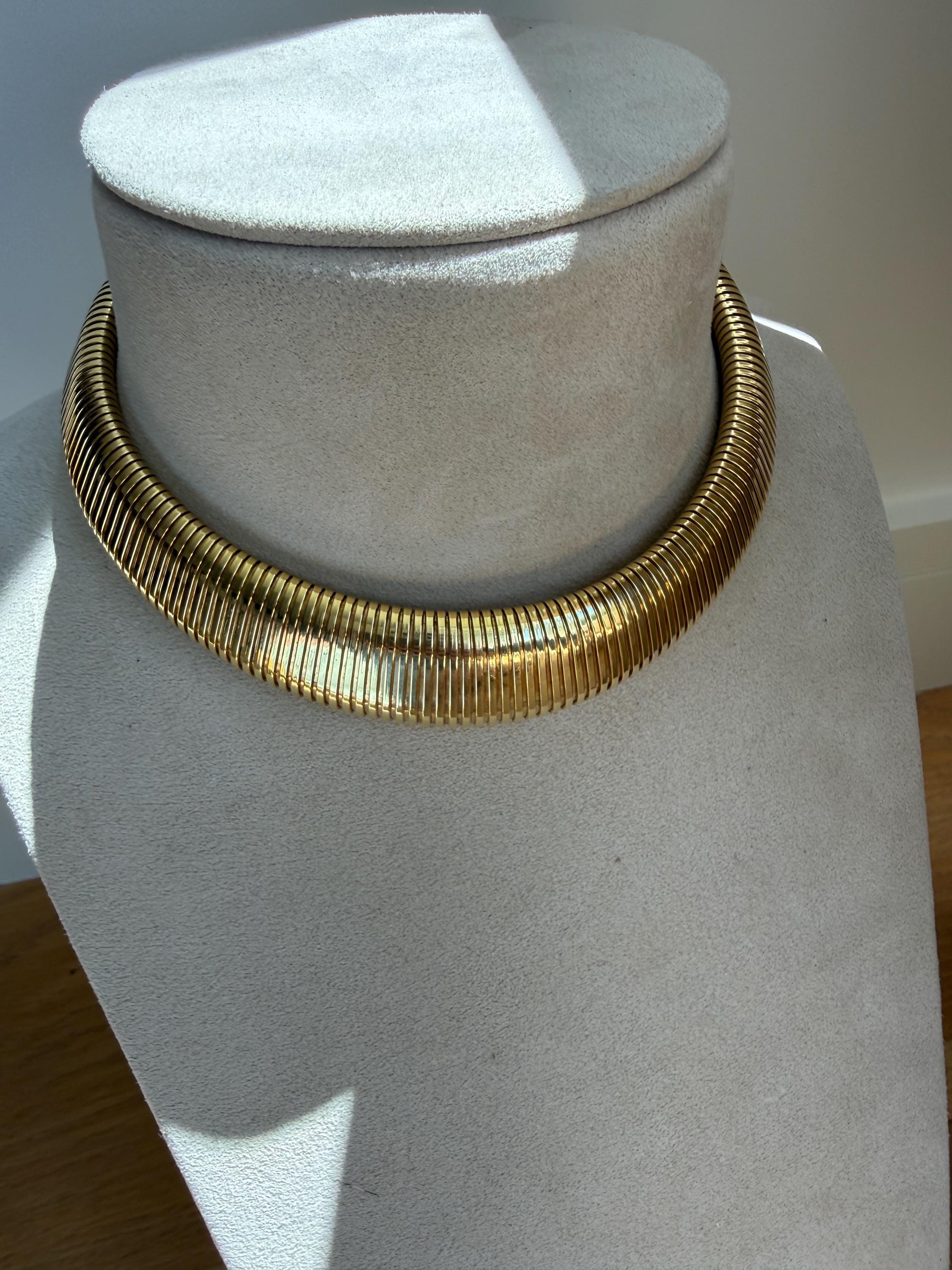Gorgeous Vintage 14K Yellow Gold Tapered Tubogas Necklace, 16 inches.