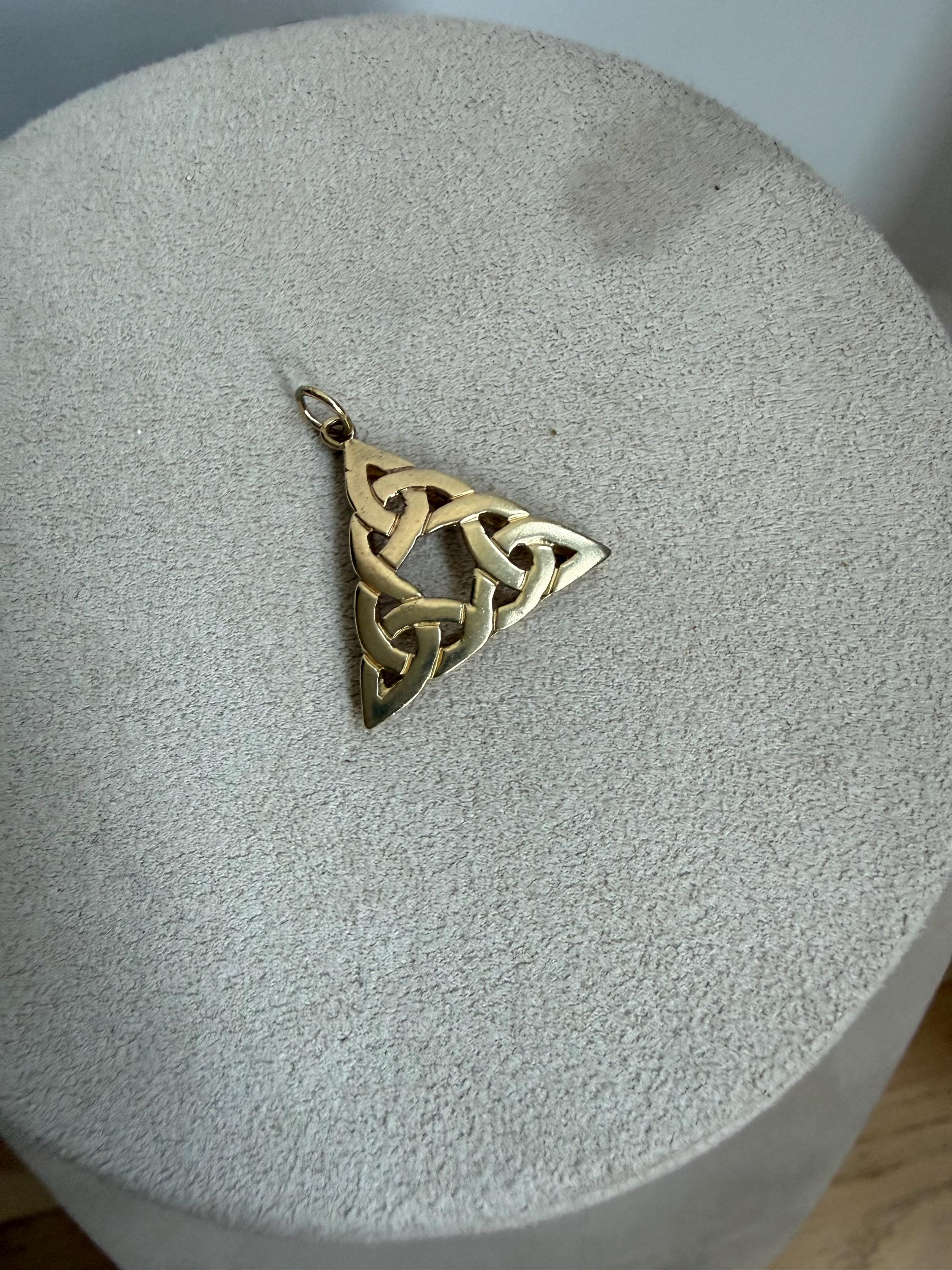 Vintage 14K Yellow Gold Celtic Trinity Knot Charm Triquetra.
