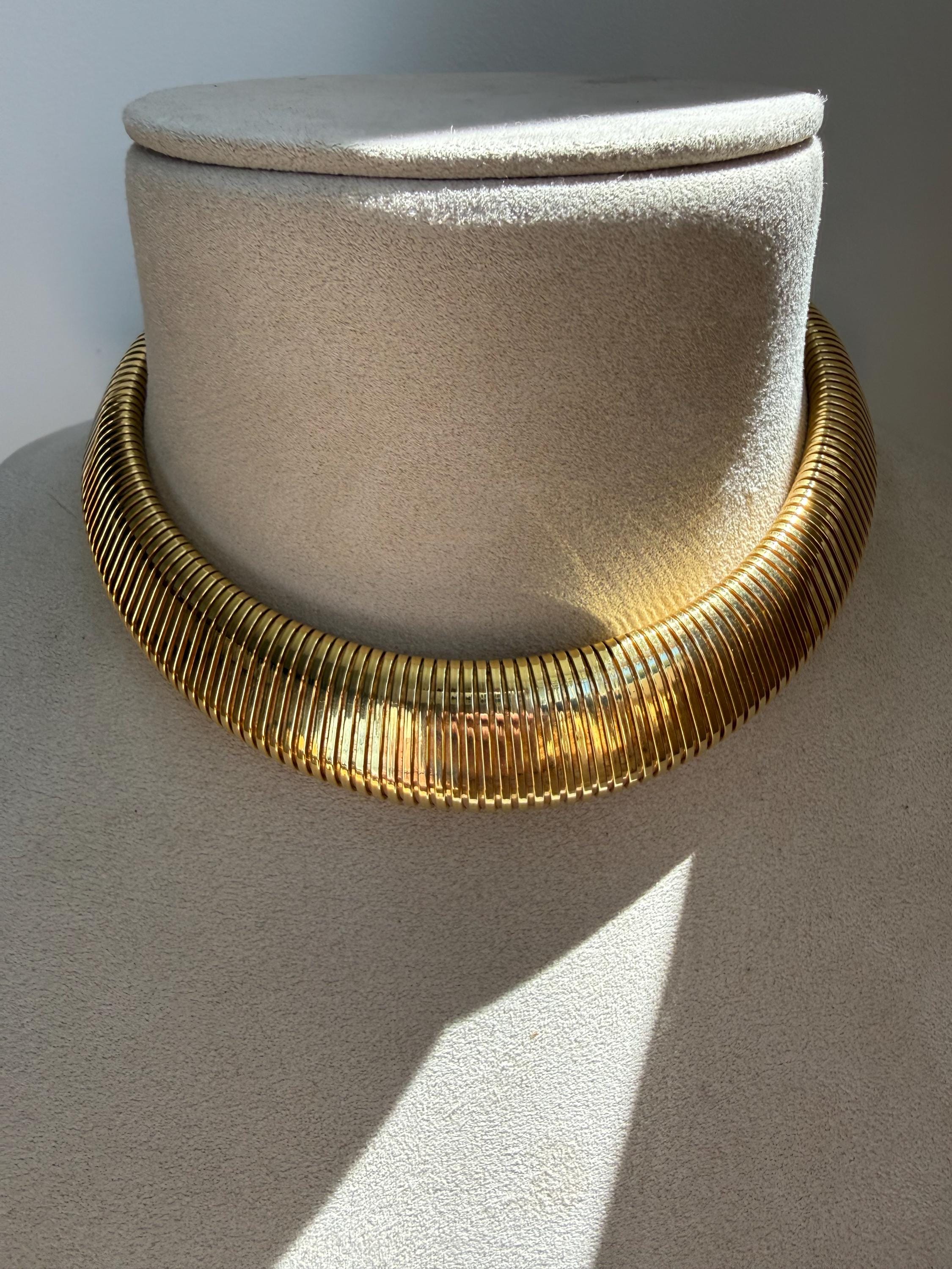 Gorgeous Vintage 14K Yellow Gold Tapered Tubogas Necklace, 16 inches.