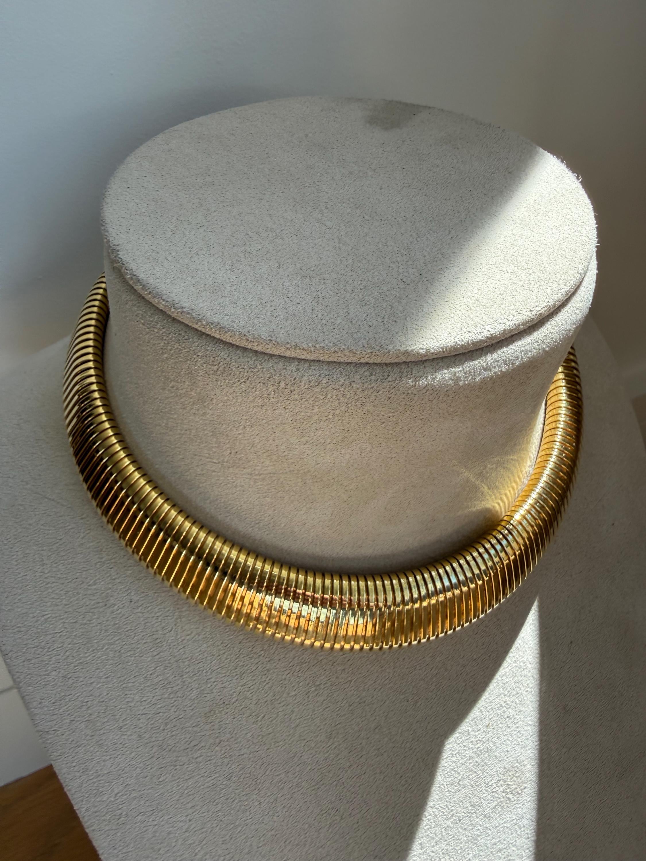 Gorgeous Vintage 14K Yellow Gold Tapered Tubogas Necklace, 16 inches.