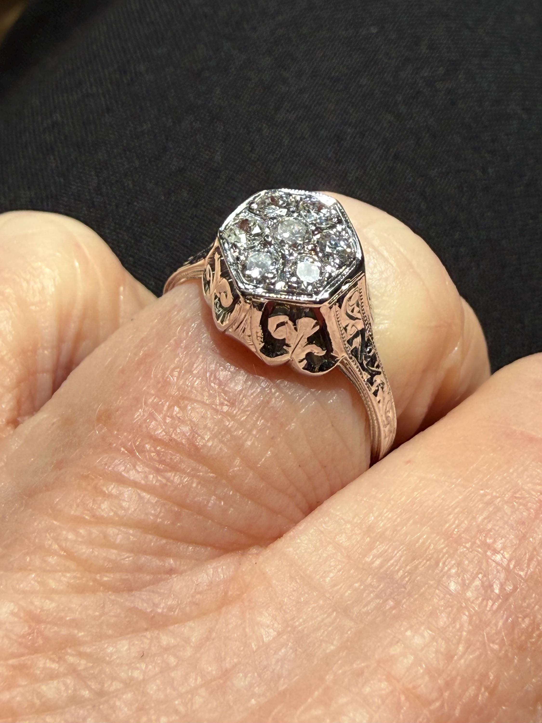 Vintage Filigree 18K White Gold Solitaire Diamond Engagement Ring - 0.42ct.