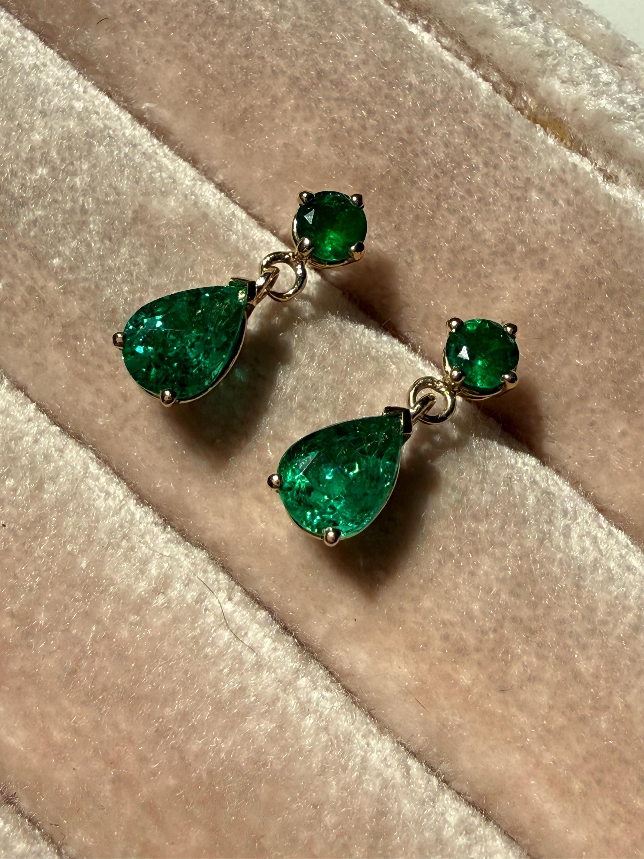 Vintage Natural Emerald Dangle Earrings in 18K Yellow Gold - 2.00ct.