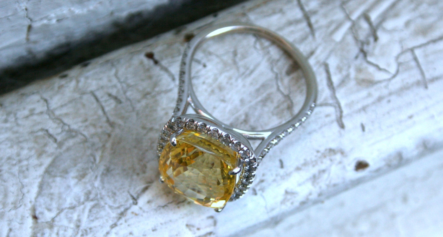 Gorgeous Vintage 14K White Gold Diamond and No Heat Natural Yellow Sapphire Engagement Ring with GIA Cert - 13.16ct.
